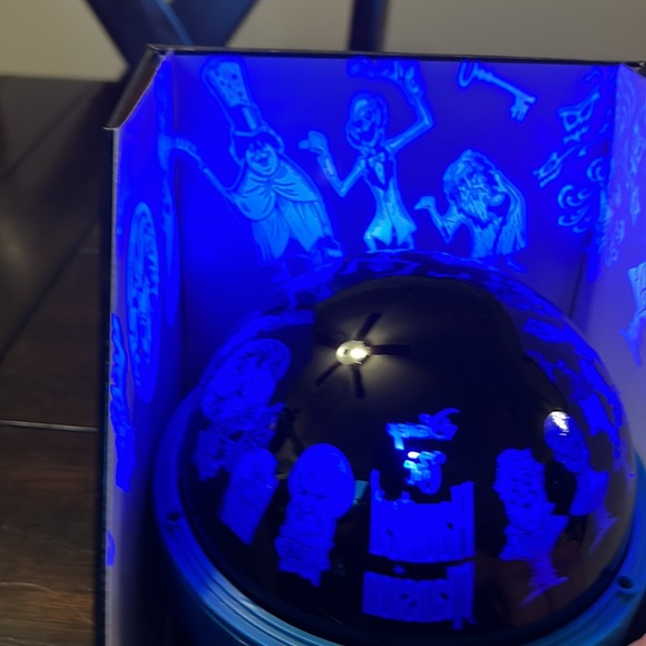 Disney Haunted Mansion tabletop projector - Picture 4 of 4
